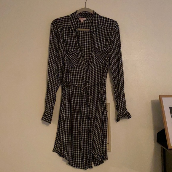 Medium b&w pocketed plaid button up dress. - Picture 1 of 2